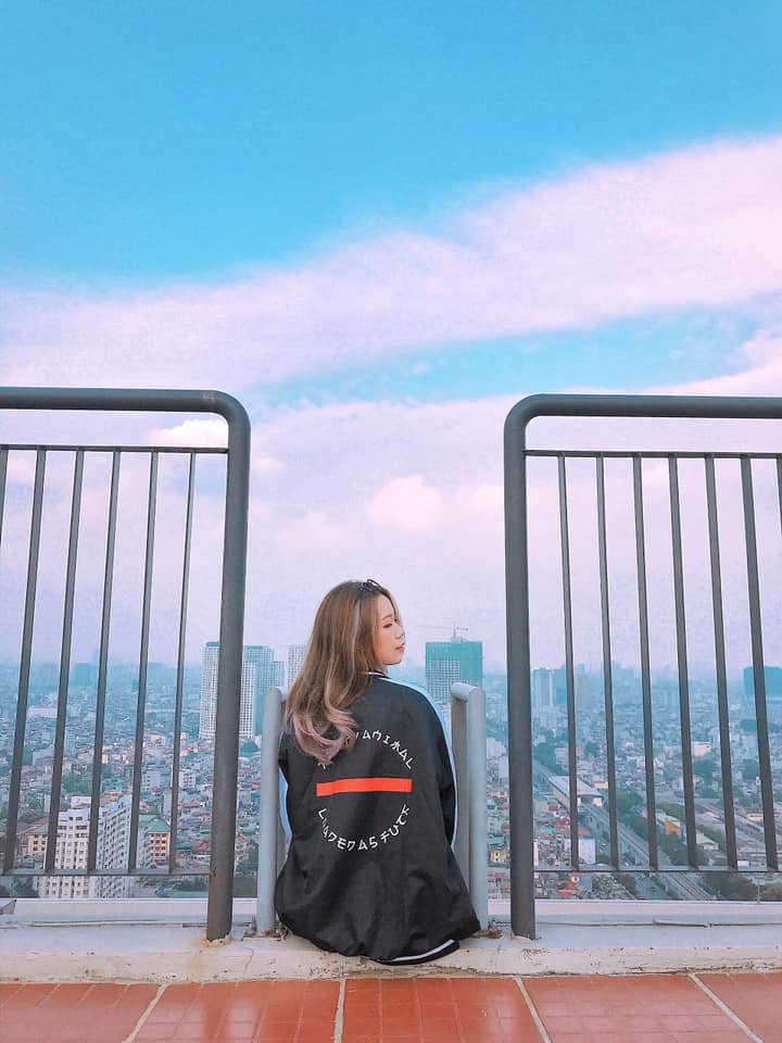 Vân Nguyễn là cô gái xinh đẹp đầy tài năng. Cô nàng xứ Nghệ không ngại thách thức và thay đổi bản thân để ngày càng thành công hơn con đường mình đã chọn.