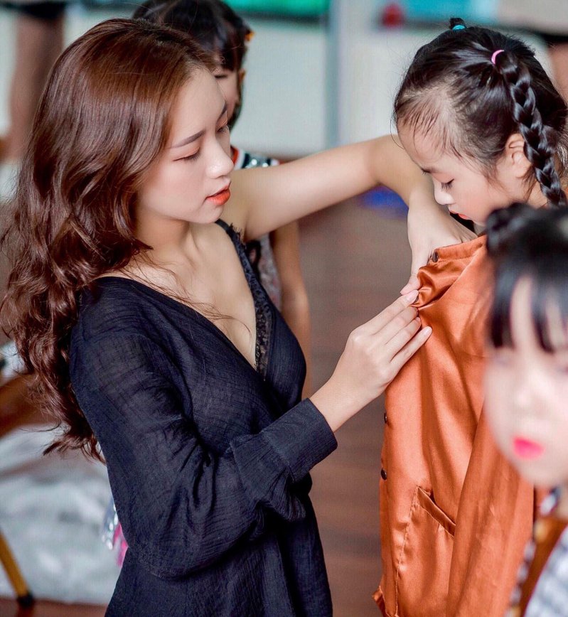 Như người ta vẫn nói, không ai đánh thuế ước mơ, nhưng ước mơ của Linh Chi cũng từng bị đè nặng bởi nhiều áp lực. Tuy nhiên, vượt qua được những trở ngại ấy, cô đã từng bước dần tới được thành công trong cuộc đời mình - thành công dựng lên từ những ước mơ giản đơn nhưng vô cùng lớn lao.
