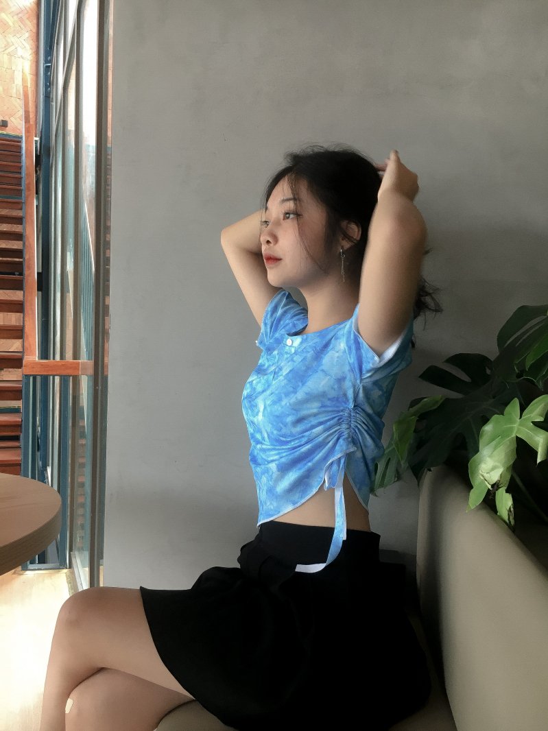 Là một người mẫu ảnh, nên phong cách thời trang của Quỳnh Anh khá đa dạng. Cô nàng không đóng khuôn mình trong một hình mẫu nào cả, mà mong muốn có thể được thử nhiều phong cách khác nhau.