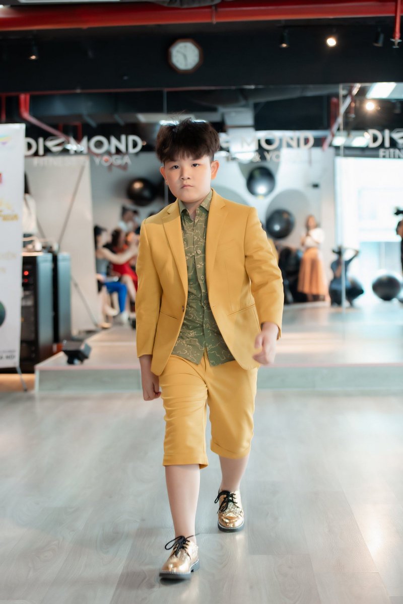 Mẫu nhí Nguyễn Phú Thái - Quán quân Ngôi sao Thời trang quý II/2020 còn đem đến tiết mục nhảy hiphop sôi động.