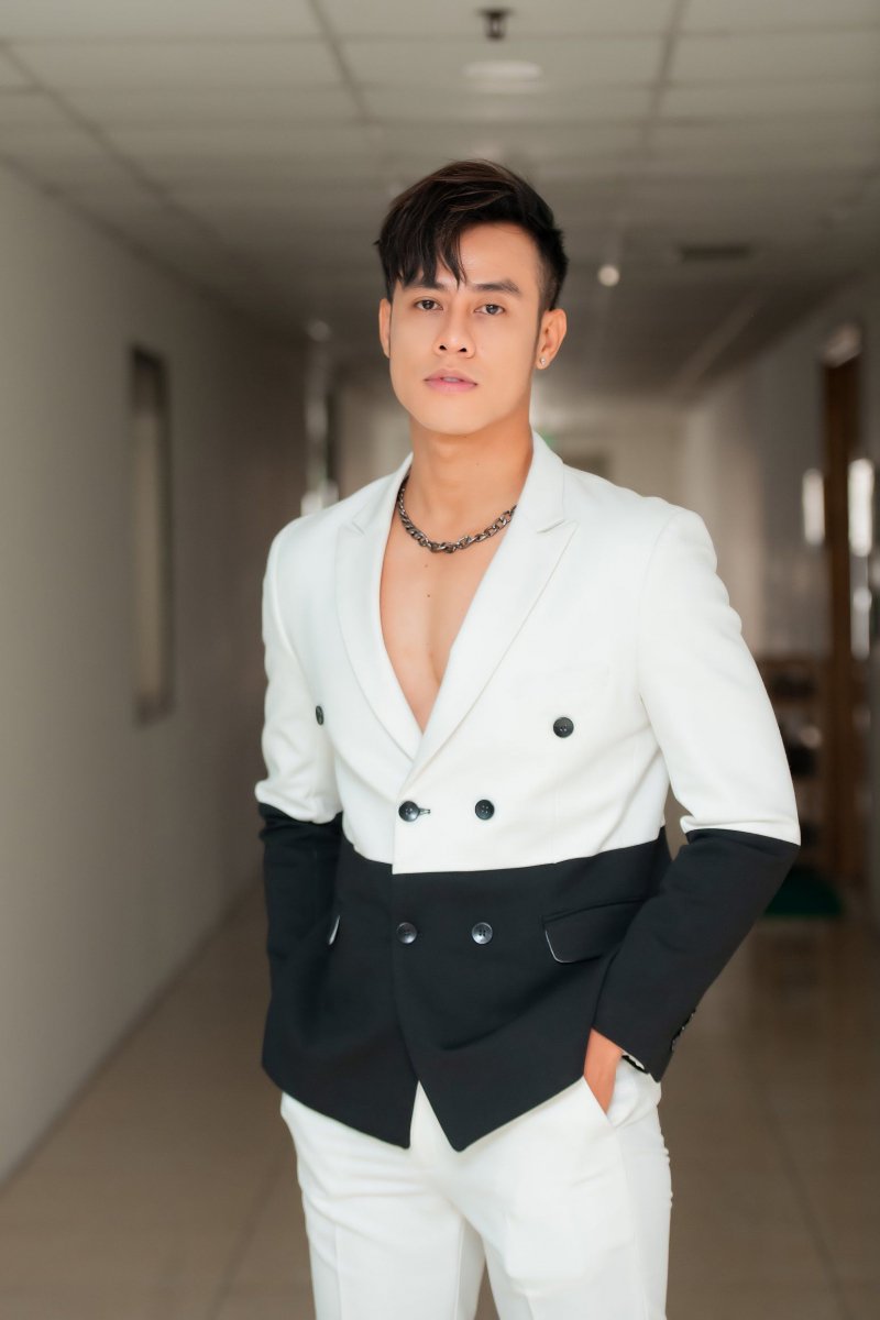Siêu mẫu Mario Thành Tâm sở hữu gương mặt điển trai cùng body cuốn hút.