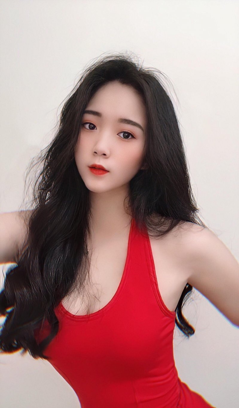 Gương mặt Bảo Khuyên sở hữu những đường nét hài hòa, đôi mắt to tròn làm điểm nhấn.