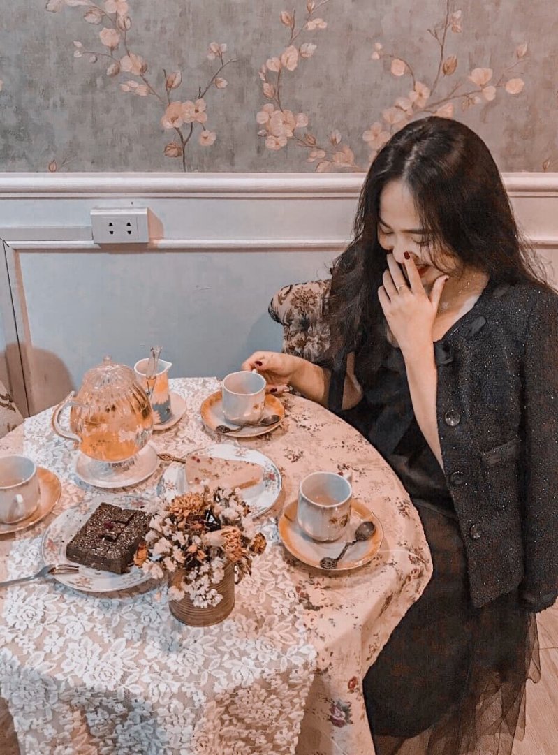 Ngọc Trâm cũng có gu thời trang đa dạng, phù hợp với từng hoàn cảnh nhất định.
