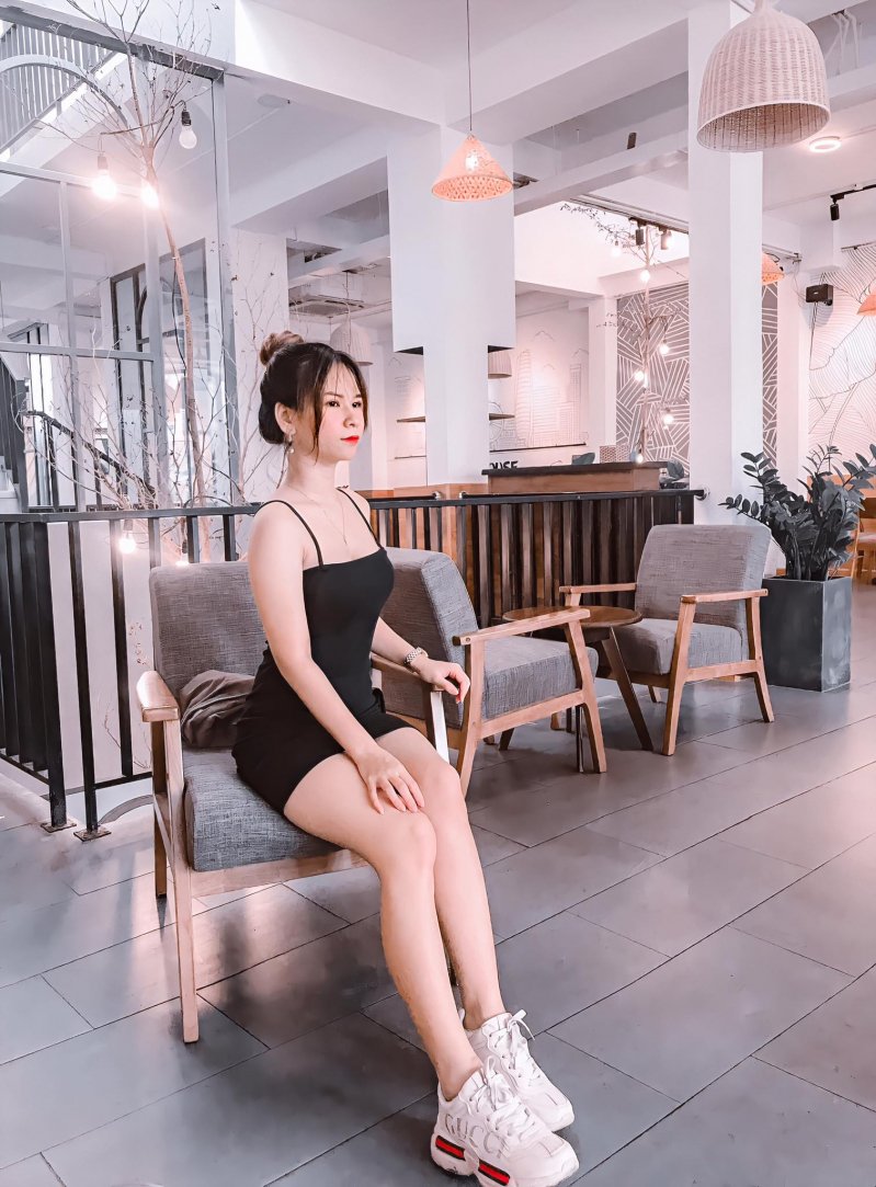 Ngoài ra, cô nàng còn làm việc trong lĩnh vực làm đẹp. Vì thế trên trang cá nhân của Sam chia sẻ rất nhiều về cuộc sống hàng ngày cũng như kiến thức làm đẹp.