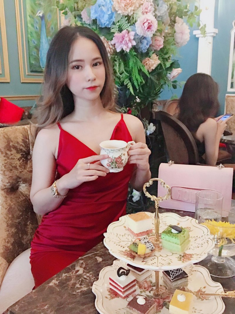 “Lúc mới bước vào nghề, Sam gặp rất nhiều khó khăn vì mình không phải là một người giỏi ăn nói và khá tự ti về bản thân. Vì vậy, thời gian đầu phải tốn khá nhiều thời gian để hoàn thành một video về sản phẩm. Nhưng chính nhờ sự kiên trì và quyết tâm theo đuổi đam mê của mình nên giờ đây mình đã tự tin hơn trước kia rất nhiều”. Nàng KOL 10x chia sẻ.