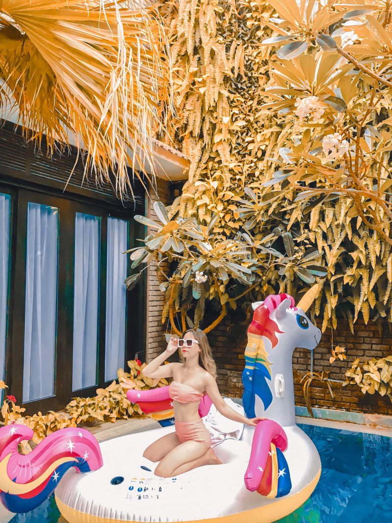 Nổi lên với nhan sắc xinh đẹp, Sam trở thành người mẫu ảnh và KOL có tiếng trên mạng xã hội.