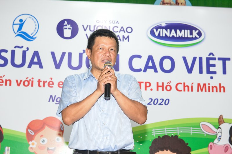 Ông Chung Hùng Bang – Phó Trưởng phòng Chăm sóc Bảo vệ Trẻ em và Bình đẳng giới, Sở Lao động Thương binh và Xã hội TP.HCM cho biết: “Đã có rất nhiều trẻ em khó khăn tại TP HCM đã được thụ hưởng sữa của chương trình Quỹ sữa Vươn cao Việt Nam 13 năm nay, ngay từ những ngày đầu tiên Quỹ sữa mới được thành lập. Chúng tôi đánh giá, chương trình Quỹ sữa Vươn cao Việt Nam chứa đựng nhiều ý nghĩa nhân văn sâu sắc vì không chỉ góp phần cải thiện điều kiện dinh dưỡng, phát triển các tiềm năng về thể chất và trí tuệ, mà còn nâng cao nhận thức và sự quan tâm của xã hội đối với sự phát triển của các em - những chủ nhân tương lai của đất nước”.