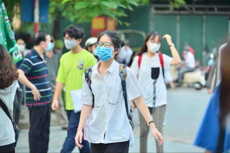 Theo lịch sau khi kết thúc thi môn Ngữ Văn trong buổi sáng, thí sinh tiếp tục thi môn Toán với tổng thời gian làm bài 90 phút bắt đầu từ 14h20 chiều cùng ngày.
