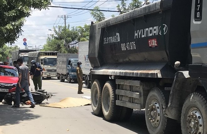 Lên Bình Dương thăm con, hai vợ chồng tai nạn thương vong. (Ảnh: CAND)