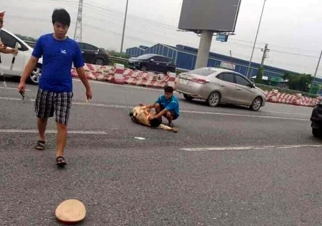 Va chạm với xe phân khối lớn, một CSGT gãy chân