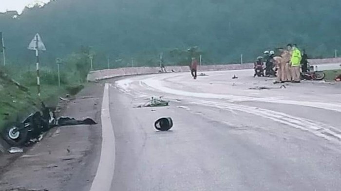 Hai xe máy đối đầu trên đường quốc lộ 6, 2 người tử vong thương tâm