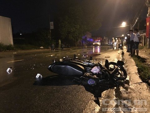 Hai xe máy đối đầu, thanh niên văng ra xa tử vong tại chỗ. (Ảnh: Công an TP.HCM)