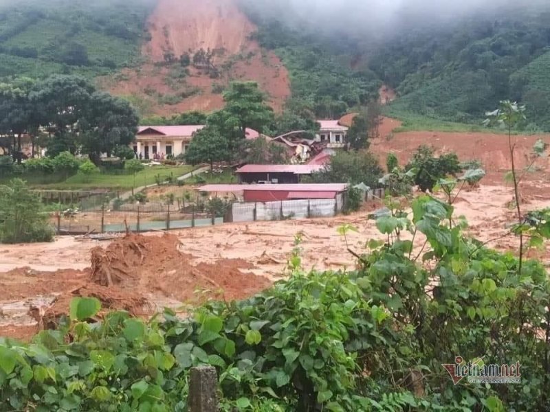 Khu vực xảy ra sạt lở vùi lấp 22 người. (Ảnh: Vietnamnet)
