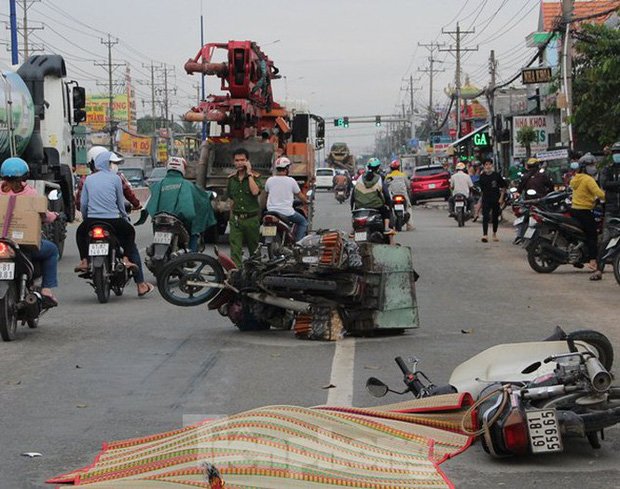 Tai nạn liên hoàn trên quốc lộ 13, một người tử vong tại chỗ. (Ảnh: Tienphong)