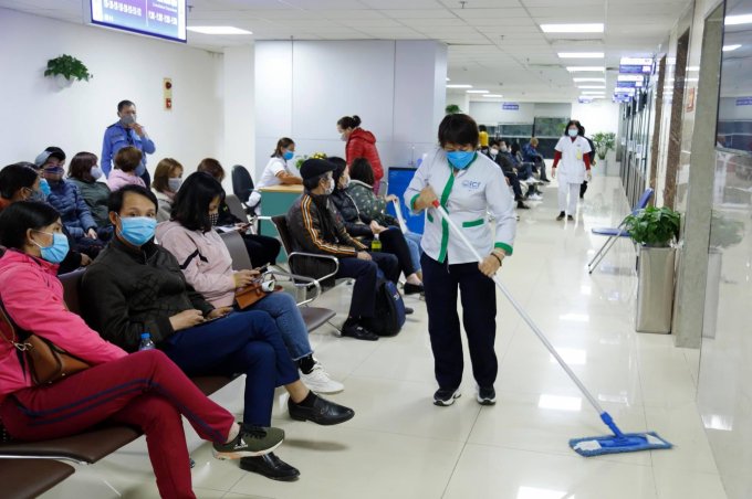 Hành lang, phòng bệnh liên tục được vệ sinh.