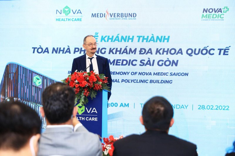 Ông Werner Baumgartner, Chủ tịch HĐQT MediVerbund AG phát biểu tại sự kiện