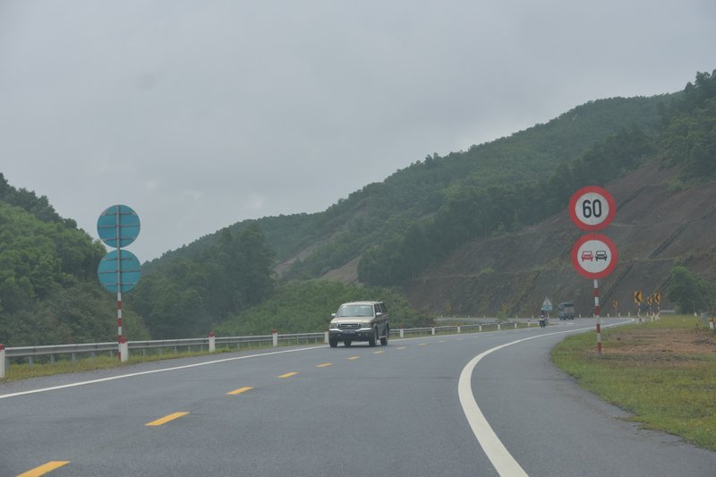 Tuyến đường có tiêu chuẩn cấp III, tốc độ tối đa cho phép là 80 km/giờ, một số đoạn giới hạn tốc độ 60km/giờ.