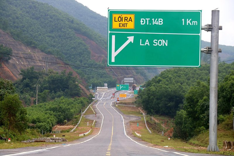 Tuyến đường này cấm lưu thông đối với xe thô sơ, xe máy.