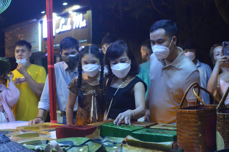 Với ý tưởng tái hiện không gian về một Huế xưa để nhân dân và du khách thưởng thức các loại hình diễn xướng, trải nghiệm trò chơi dân gian, các ngành nghề truyền thống, thưởng thức ẩm thực đặc trưng Huế...
