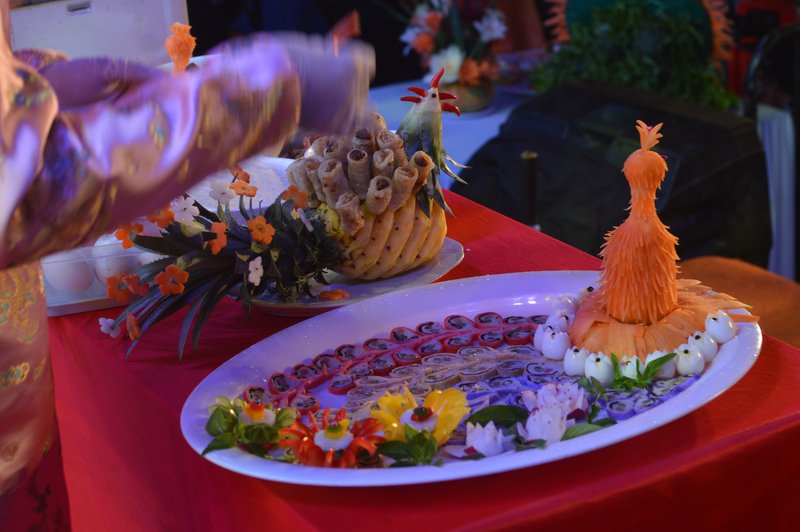 Quảng diễn món chả phụng.