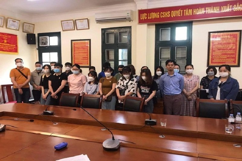 Nhóm các đối tượng có liên quan đến đường dây 'tín dụng đen' xuyên quốc gia do CAHN triệt phá. (Ảnh: Thanh Hà).