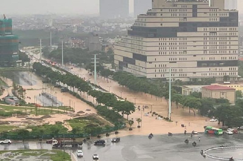 Đoạn đường Châu Văn Liêm biến thành sông.