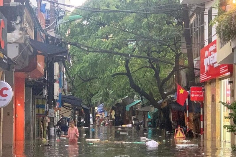 Nhiều tuyến phố nhỏ ngập lụt.