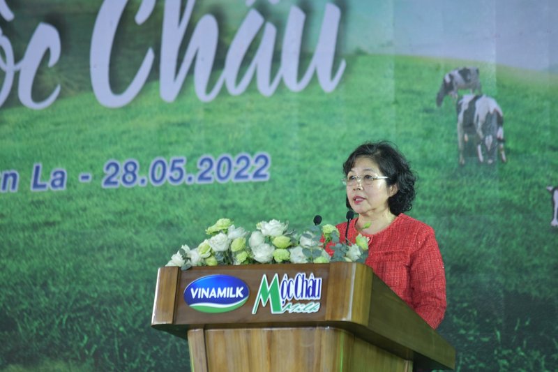 Bà Mai Kiều Liên, Thành viên HĐQT, Tổng Giám đốc Vinamilk kiêm Chủ tịch HĐQT Mộc Châu Milk phát biểu về các định hướng chiến lược đối với dự án.