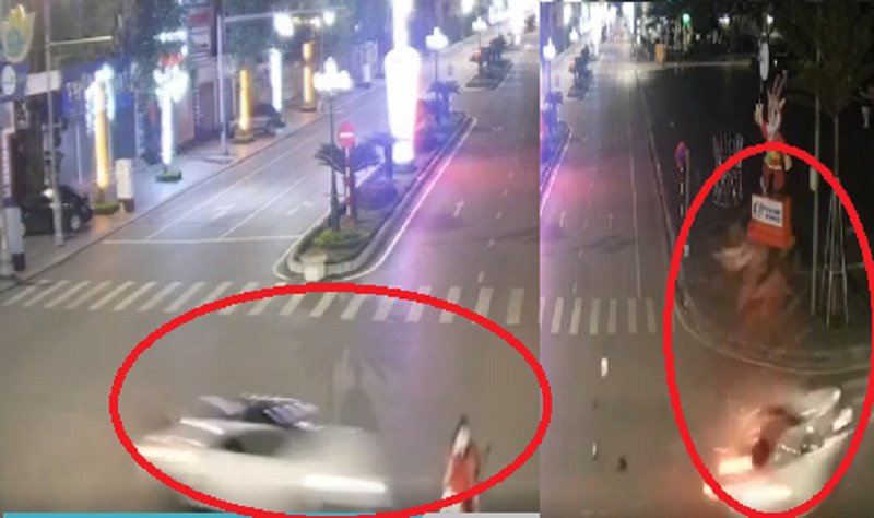 Hình ảnh chiếc xe ô tô Audi tông vào chiếc xe máy chở 3 người. (Ảnh cắt từ clip).