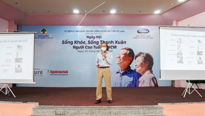 Những vấn đề về sức khỏe mà người cao tuổi hay gặp phải cùng những khuyến nghị về nhu cầu dinh dưỡng được các bác sĩ có chuyên môn cao trình bày chi tiết trong chương trình  