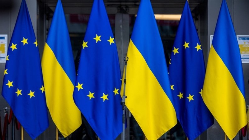 hoi_dong_chau_au_nhat_tri_trao_tu_cach_ung_cu_vien_cho_ukraine_va_moldova