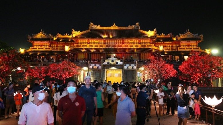 Đêm 'Hoàng cung giao hòa'.