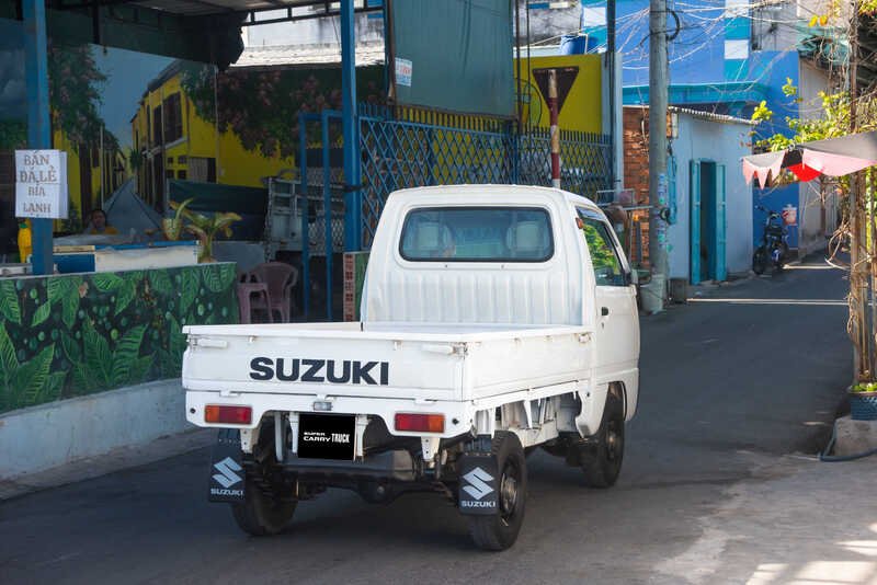 6. Với kích thước gọn nhẹ, Carry Truck dễ dàng di chuyển trong các con đường nhỏ hẹp