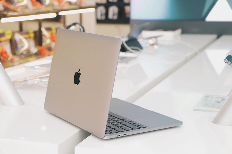 macbook-pro-m2-2022-mo-ban-som-gia-tu-35-99-trieu-dong