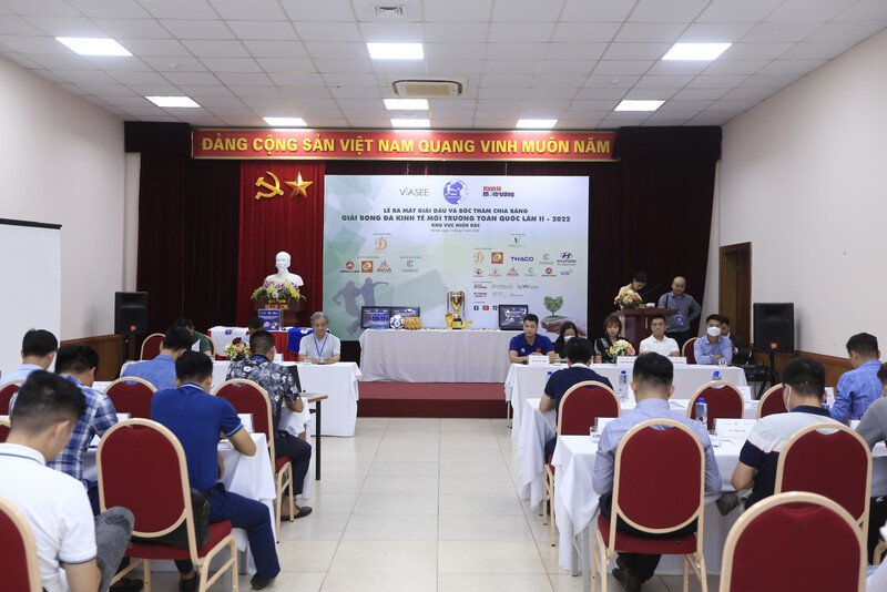 Toàn cảnh buổi Lễ ra mắt và bốc thăm chia bảng Giải Bóng đá Kinh tế Môi trường toàn quốc lần II-2022