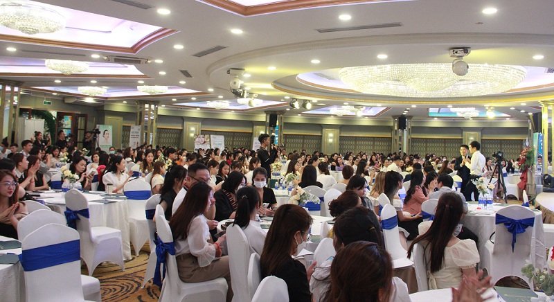 Hội thảo thu hút đông đảo chị em tham gia.