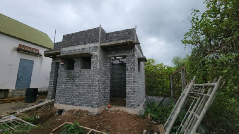 Nhà vệ sinh 200 triệu đồng 1 căn được xây dựng ở 8 thôn, bản thuộc xã Ea Nuôl, huyện Buôn Đôn, tỉnh Đắk Lắk. (Ảnh: Báo Người Lao Động).