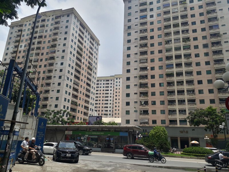 Tuyến Lê Văn Lương-Tố Hữu là một trong những trục đường đẹp nhất của Thủ đô Hà Nội nhưng luôn trong tình trạng ùn tắc, quá tải về hạ tầng. Ảnh: Thanh Huyền