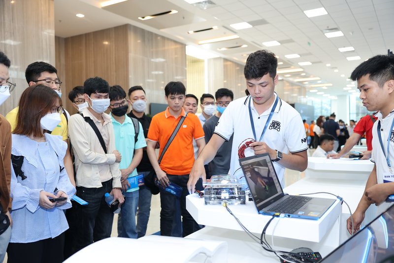 automotive-tech-show-tang-su-hoi-nhap-cong-nghe-o-to-viet-nam-va-the-gioi-1