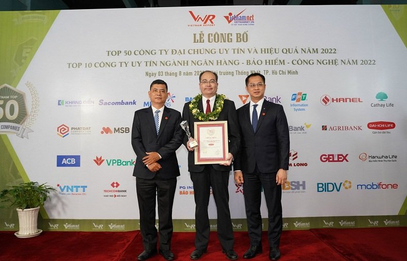 Các thành viên Ban Giám đốc Dai-ichi Life Việt Nam tại lễ trao giải.