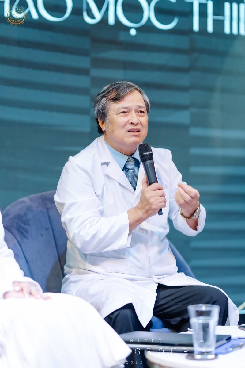 PGS.TS.BS Trần Đình Toán – Nguyên Viện trưởng Viện Dinh Dưỡng lâm sàng ấn tượng với những thành phần thảo mộc tự nhiên có trong viên uống Neslyn Slim