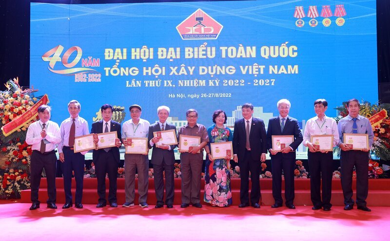 Nhân dịp này Liên hiệp các hội KHKTVN cũng trao tặng kỉ niệm chương Vì sự nghiệp khoa học kỹ thuật các cá nhân của Tổng họi có đóng góp lớn trong lĩnh vực nghiên cứu khoa học