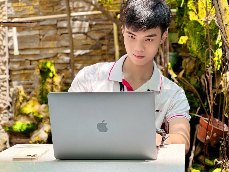 diẹn-thoại-macbook-giam-gia-manh-cuoi-tuan