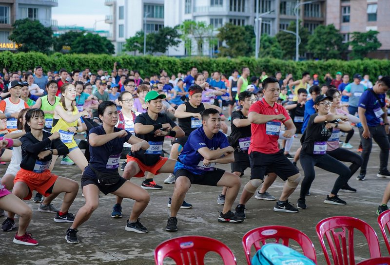 Các vận động viên khởi động.