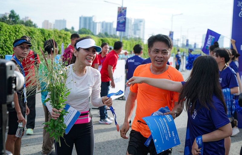 Niềm hân hoan khi về đích.