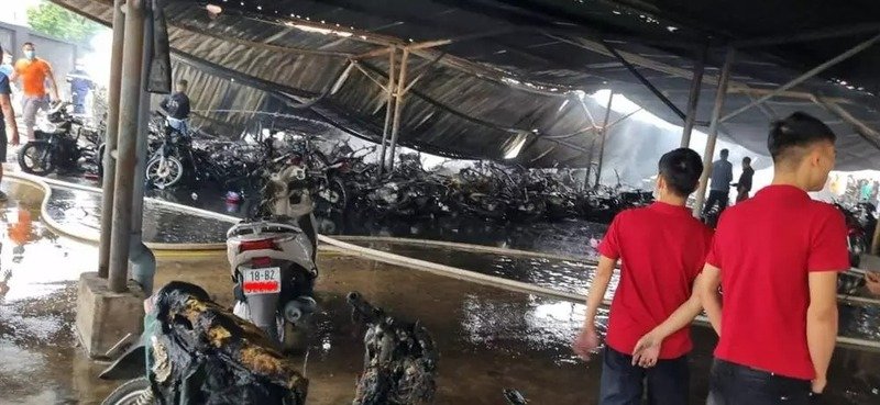 Qua thống kê sơ bộ có khoảng 250 chiếc xe máy bị thiêu rụi