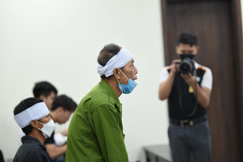 Ông Chức tại tòa