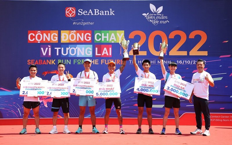SeARun SeABank - Trao thuong cho cac VDV