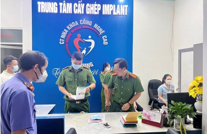 Phòng khám Nha khoa Công nghệ cao An Giang do Tú điều hành. (Ảnh: C.A An Giang).