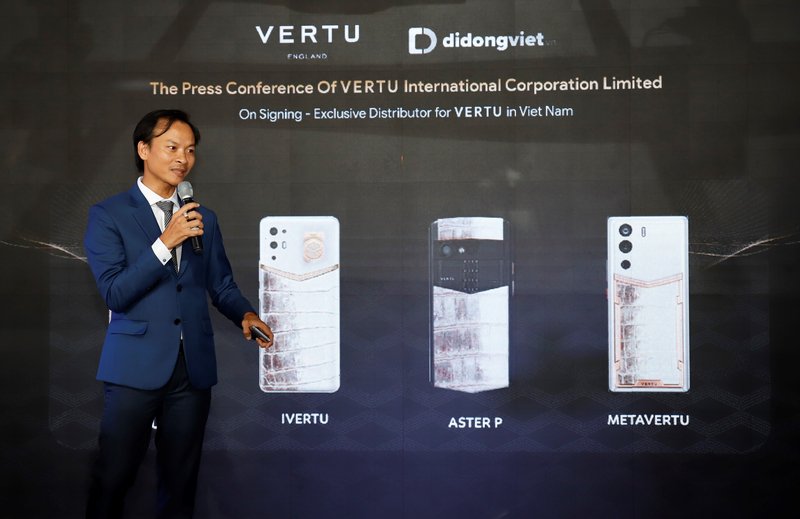 dien-thoai-sang-vertu-duoc-ban-chinh-hang-tai-viet-nam-2